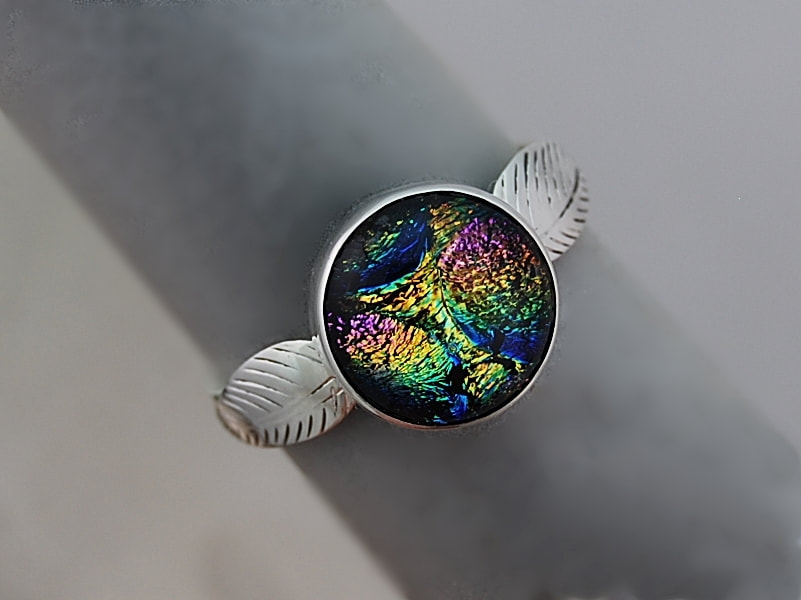 size 10 sterling silver and dichroic glass ring pink green yellow and blue